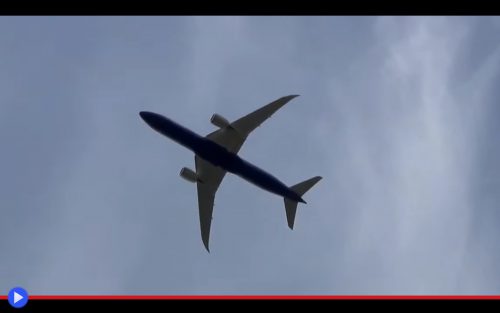 787 Dreamliner take-off